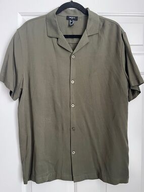 Forever 21 Men’s M Olive Green Short-Sleeve Button Down Shirt